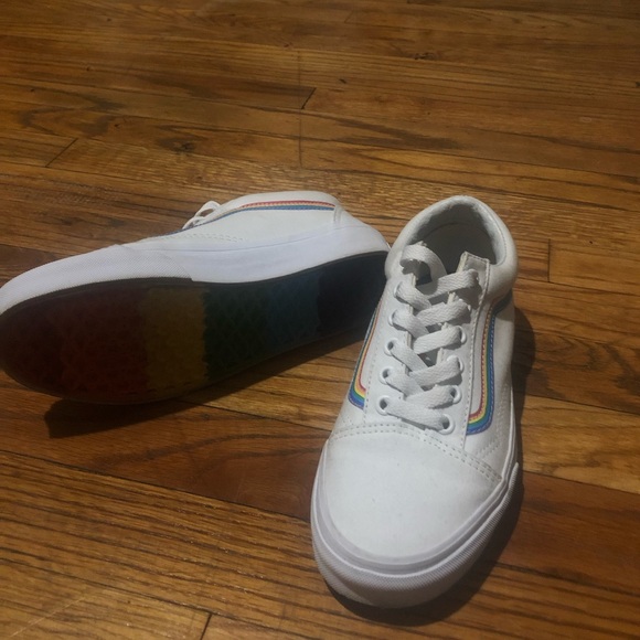 EXCLUSIVE VANS - Picture 2 of 3